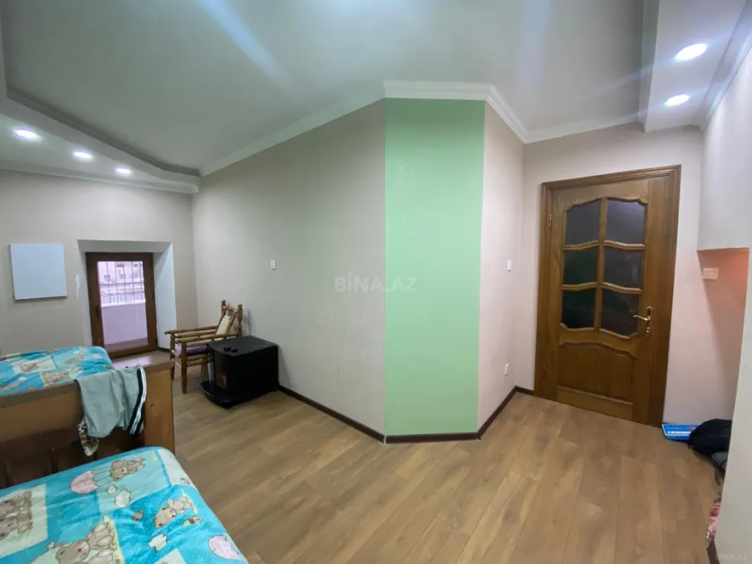 Satılır 4 otaqlı mənzil 125 m²