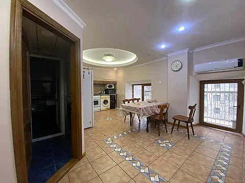 Satılır 4 otaqlı mənzil 125 m²