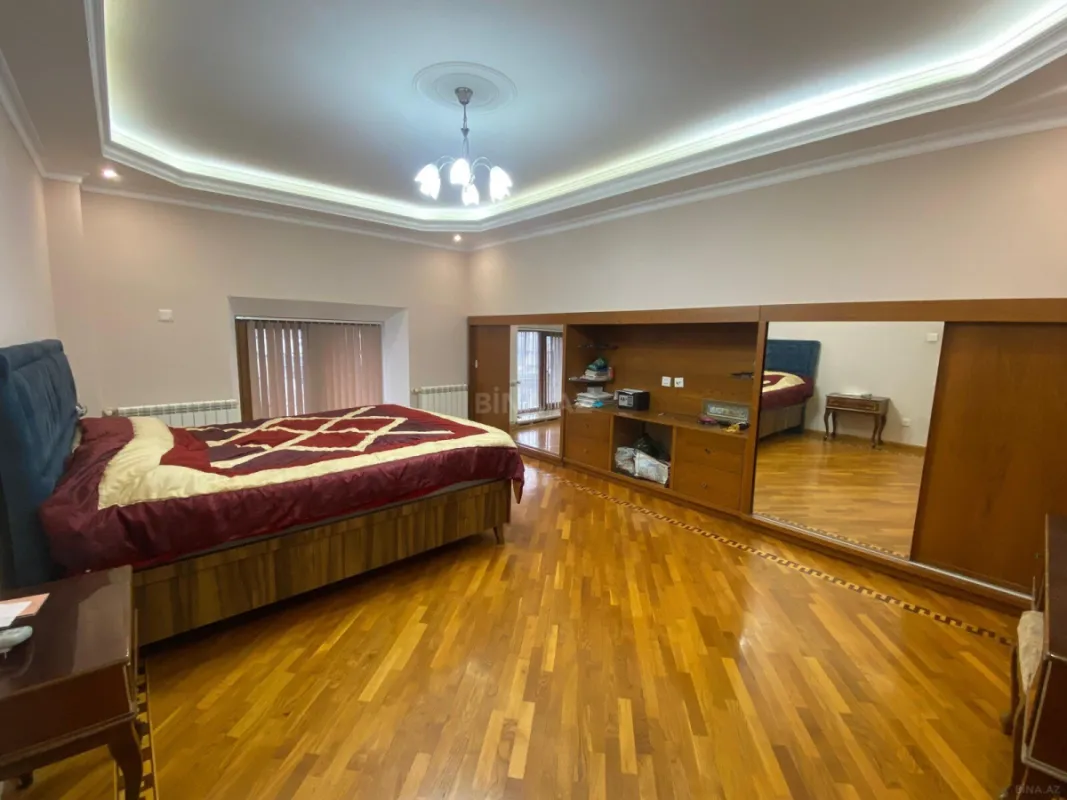 Satılır 4 otaqlı mənzil 125 m²