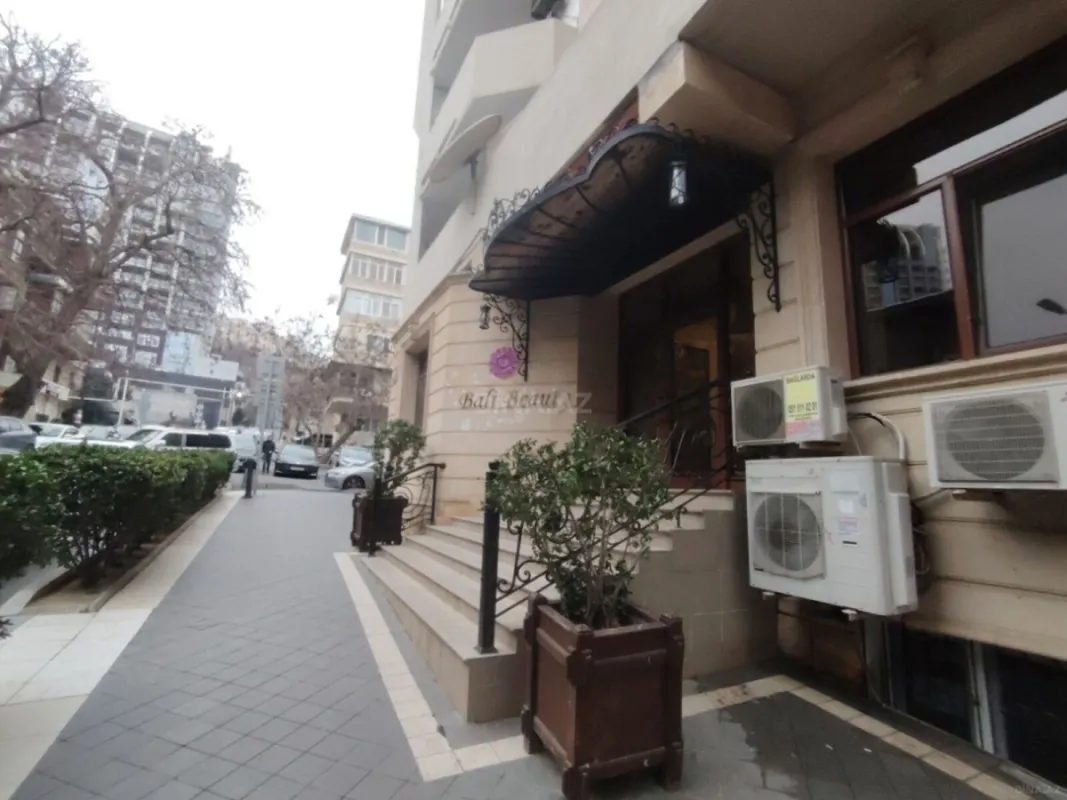 Satılır 4 otaqlı mənzil 125 m²