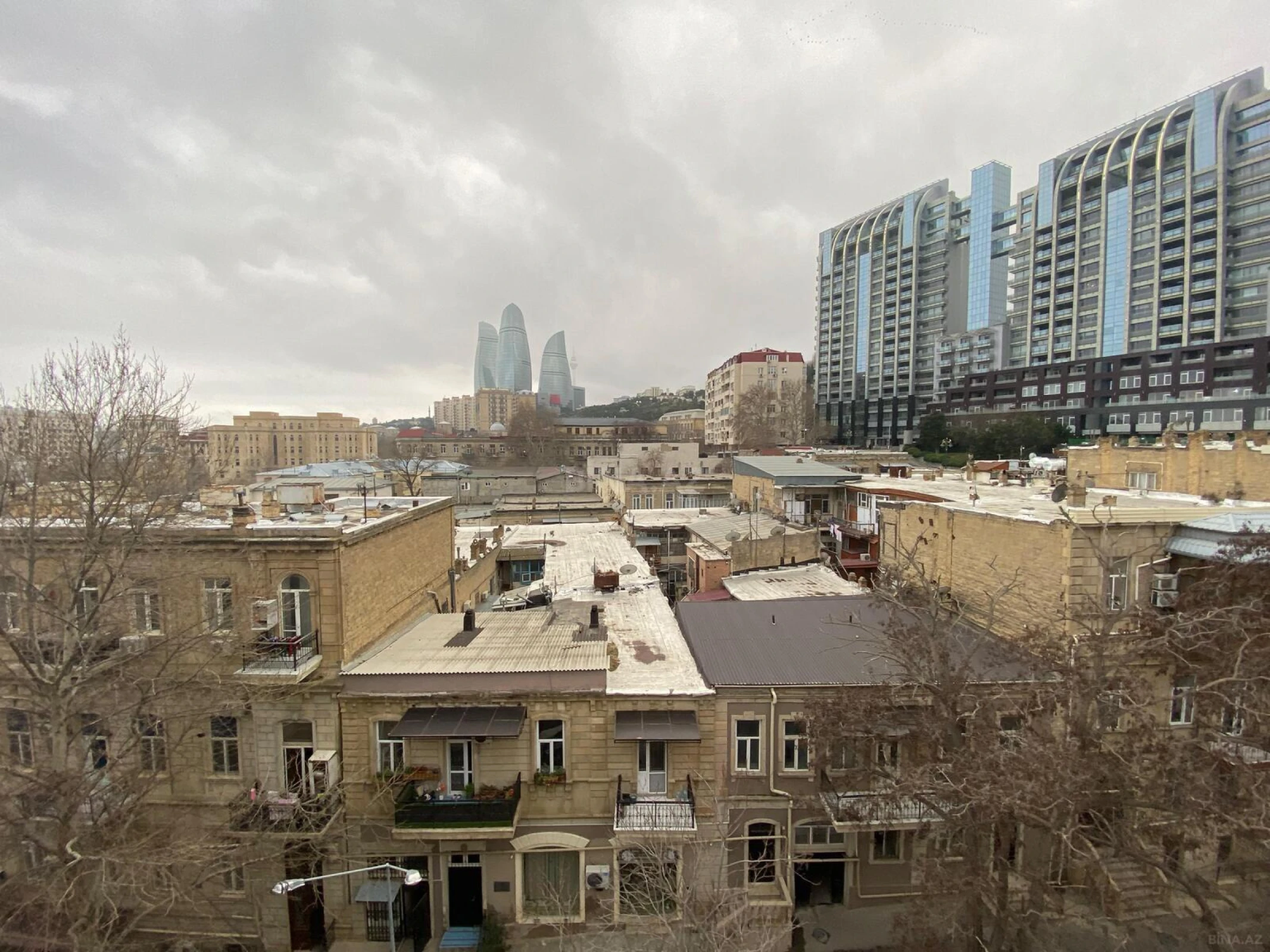 Satılır 4 otaqlı mənzil 125 m²