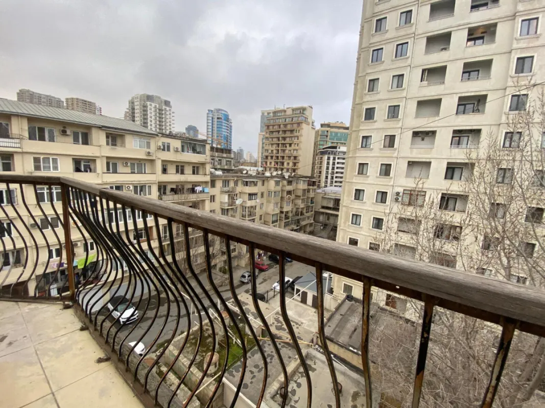 Satılır 4 otaqlı mənzil 125 m²