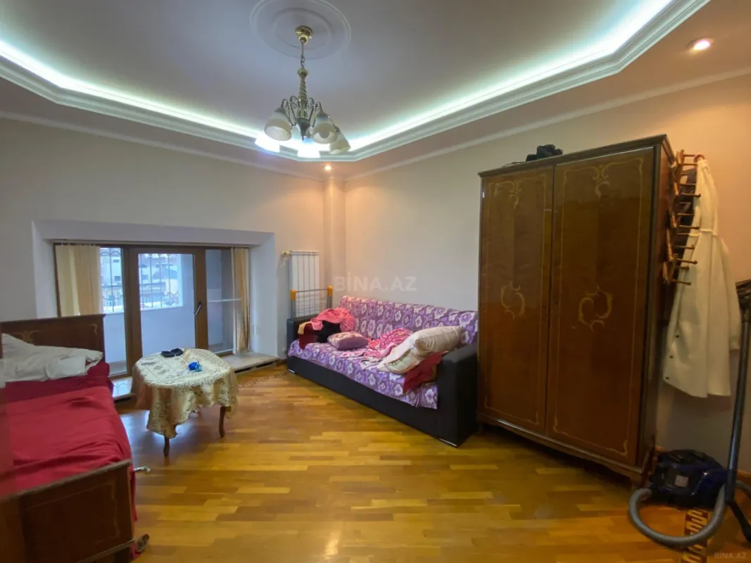 Satılır 4 otaqlı mənzil 125 m²