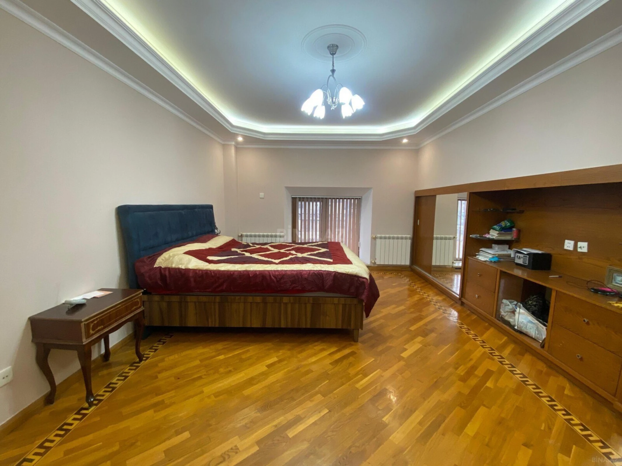 Satılır 4 otaqlı mənzil 125 m²