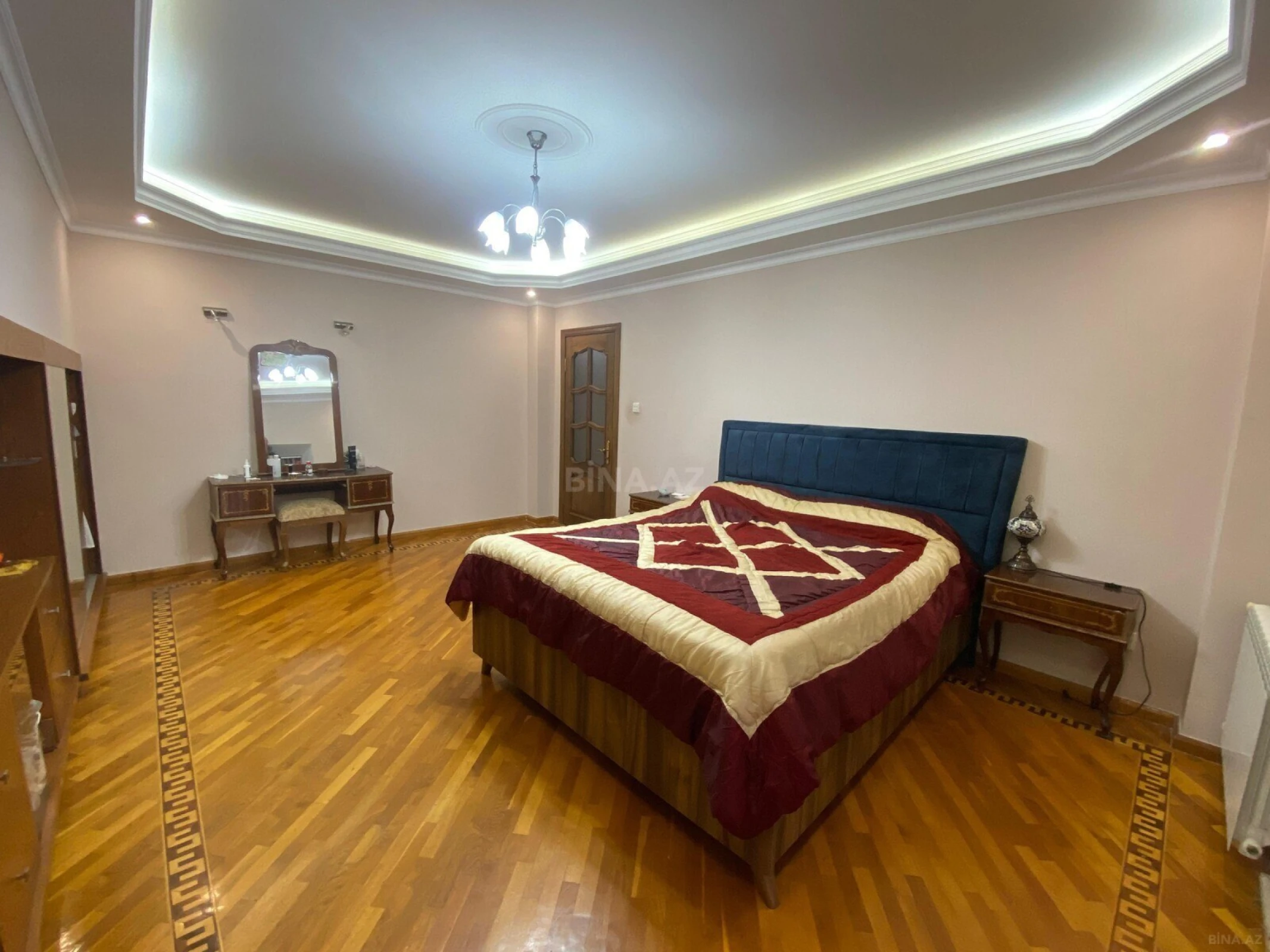 Satılır 4 otaqlı mənzil 125 m²