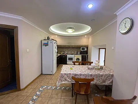 Satılır 4 otaqlı mənzil 125 m²