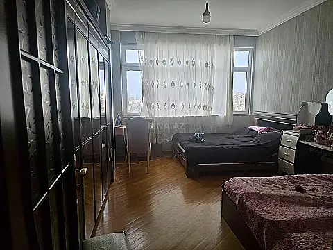 Satılır 3 otaqlı mənzil 132 m²