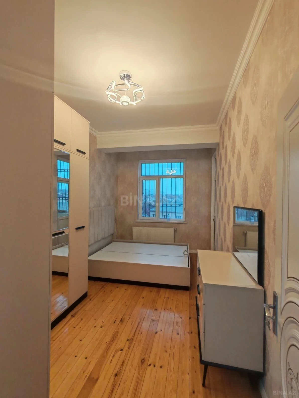 Satılır 3 otaqlı mənzil 110 m²