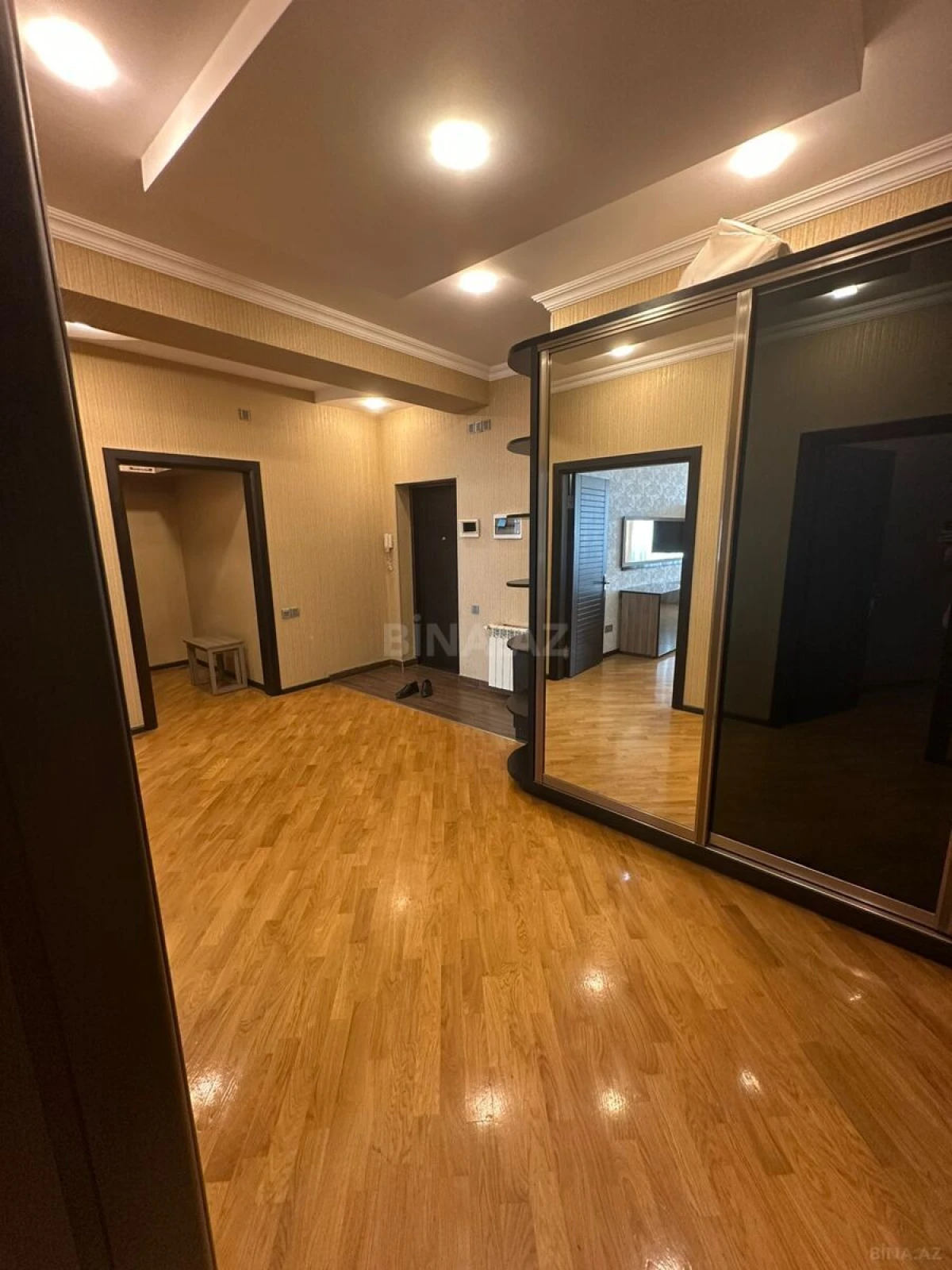 Kirayə verilir 2 otaqlı mənzil 95 m²