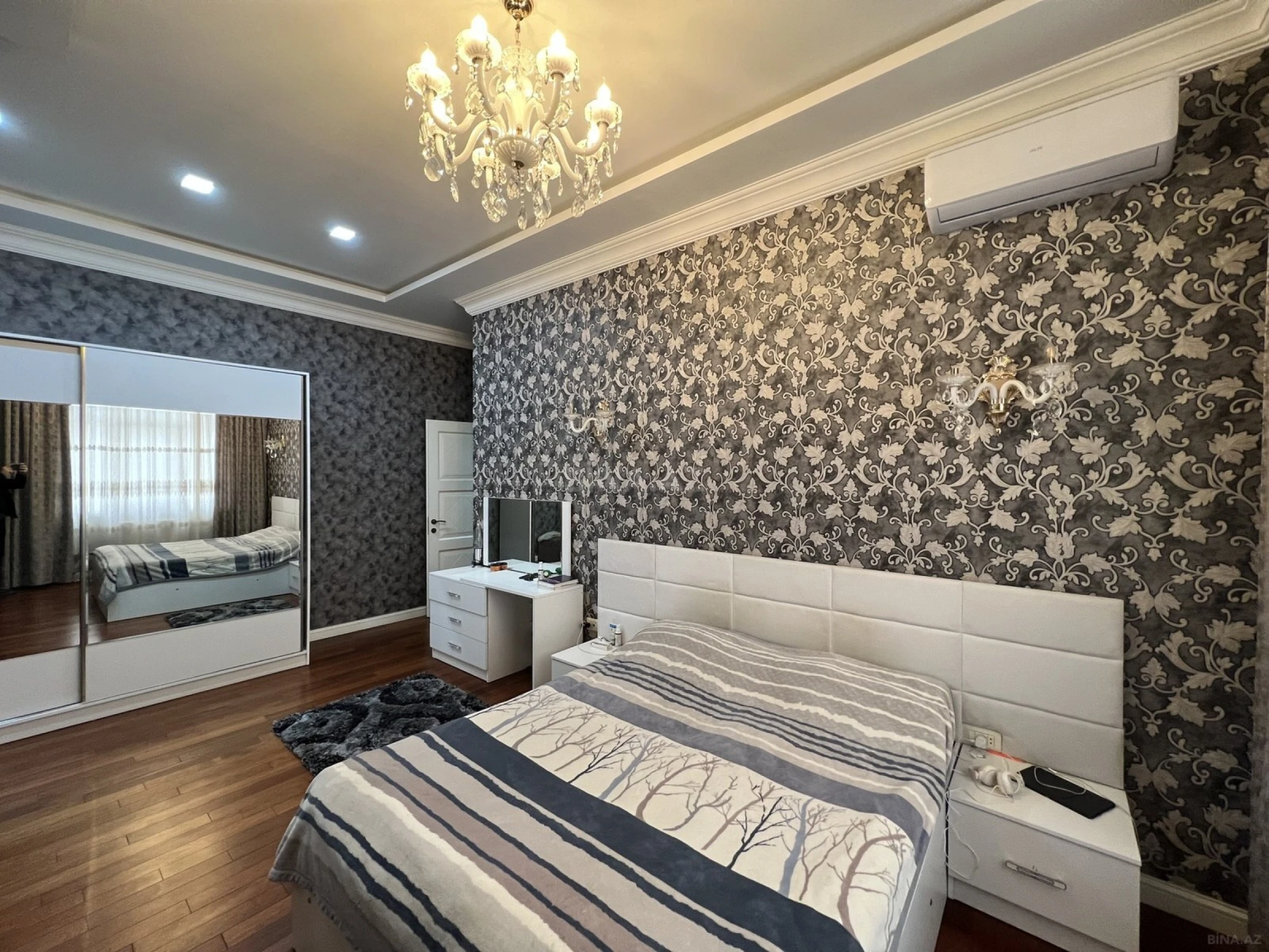 Kirayə verilir 3 otaqlı mənzil 138 m²
