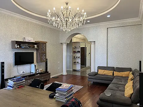 Kirayə verilir 3 otaqlı mənzil 138 m²