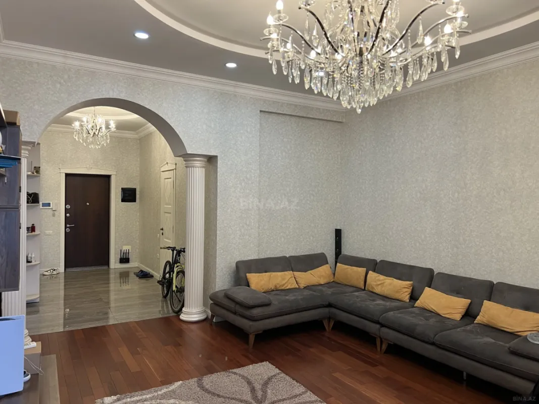 Kirayə verilir 3 otaqlı mənzil 138 m²