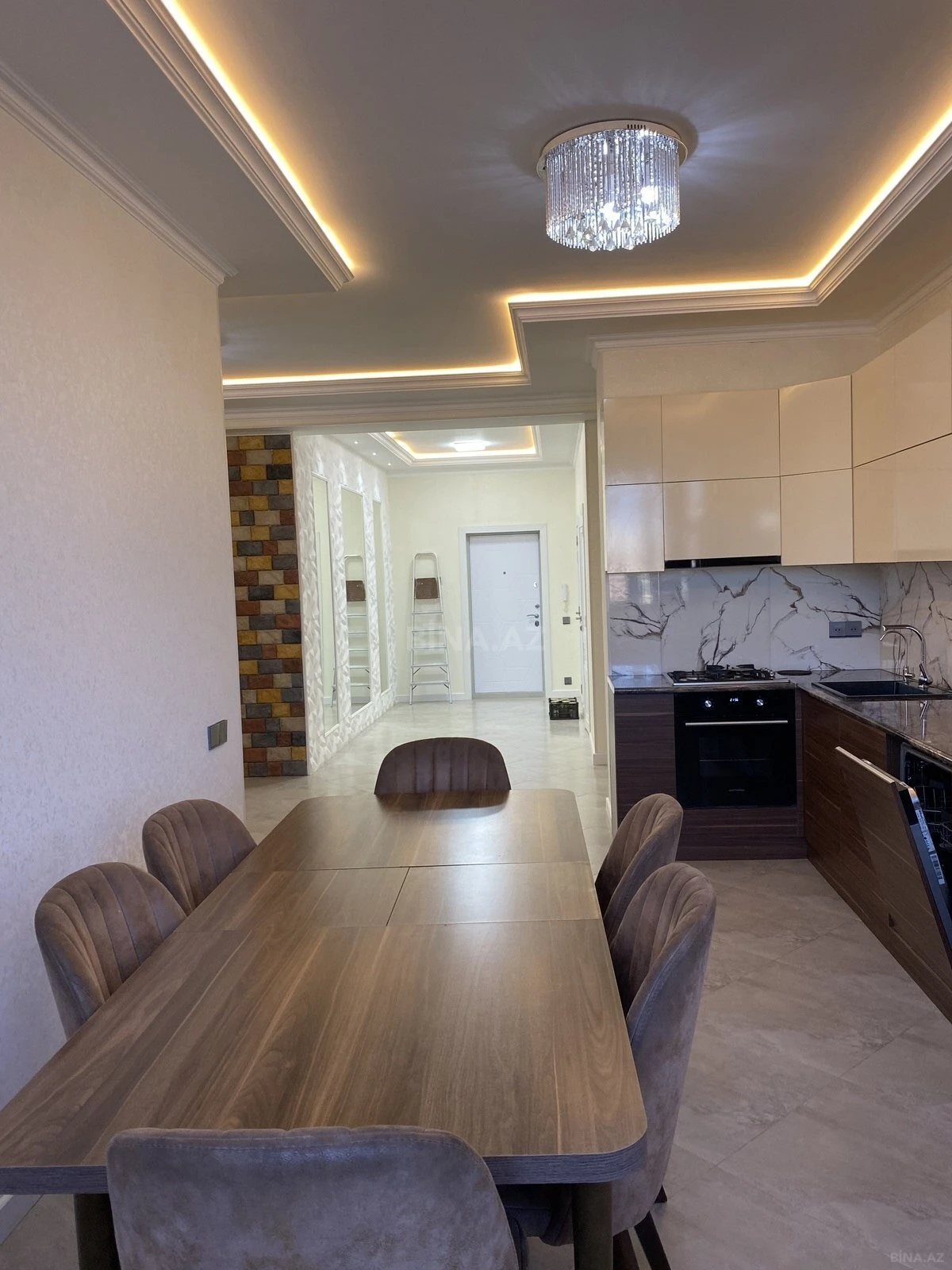 Satılır 2 otaqlı mənzil 96 m²