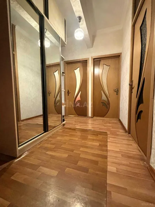 Satılır 4 otaqlı mənzil 110 m²