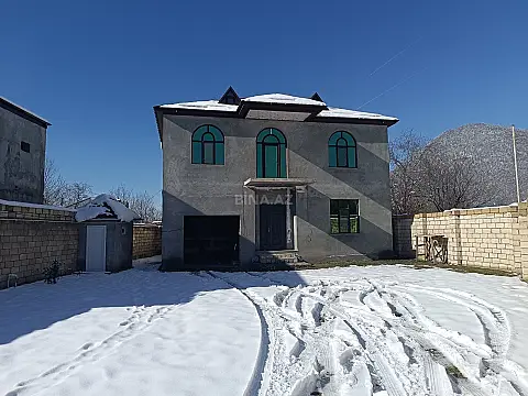 Satılır 6 otaqlı həyət evi 167 m²
