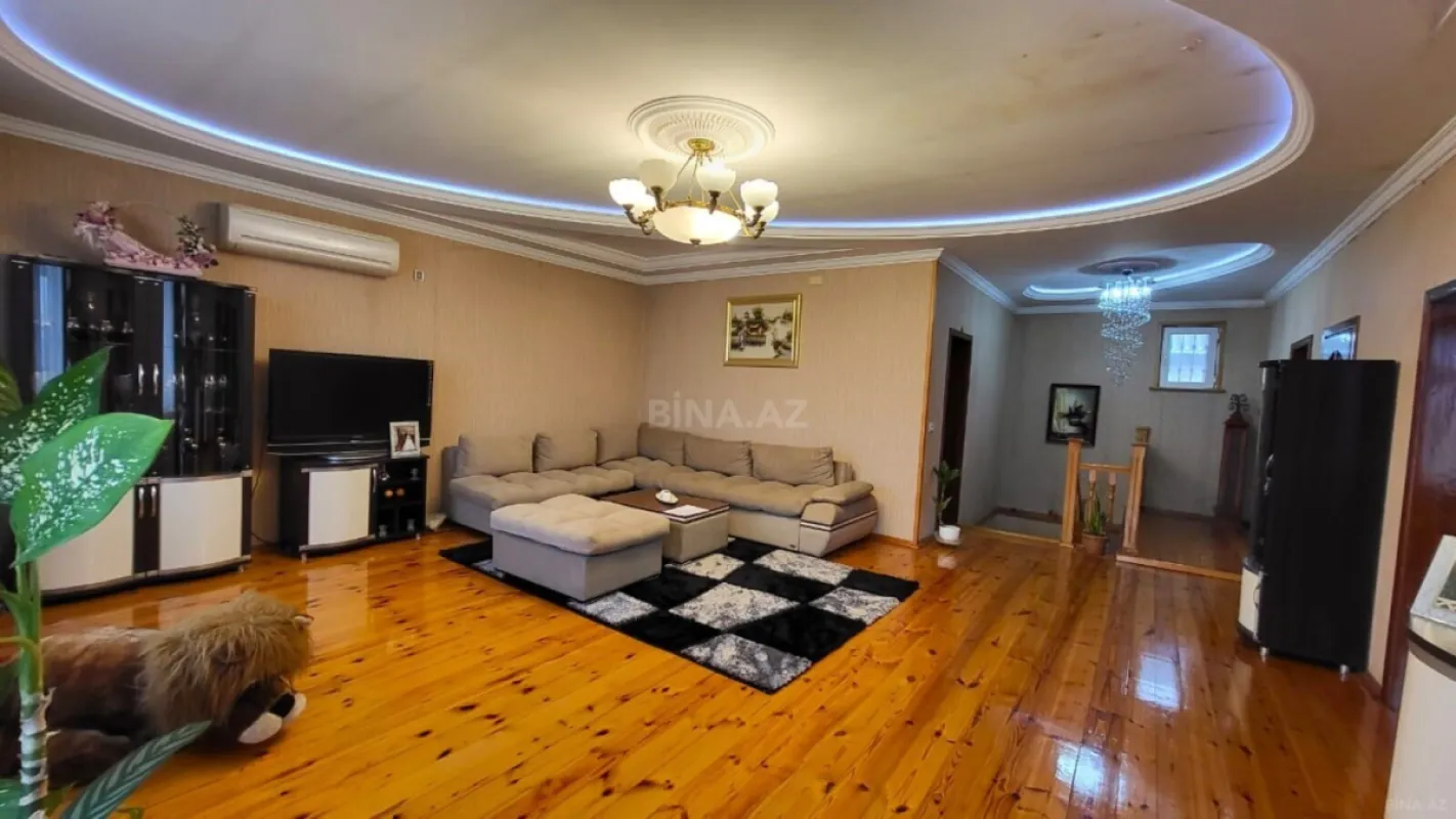 Satılır 7 otaqlı həyət evi 220 m²
