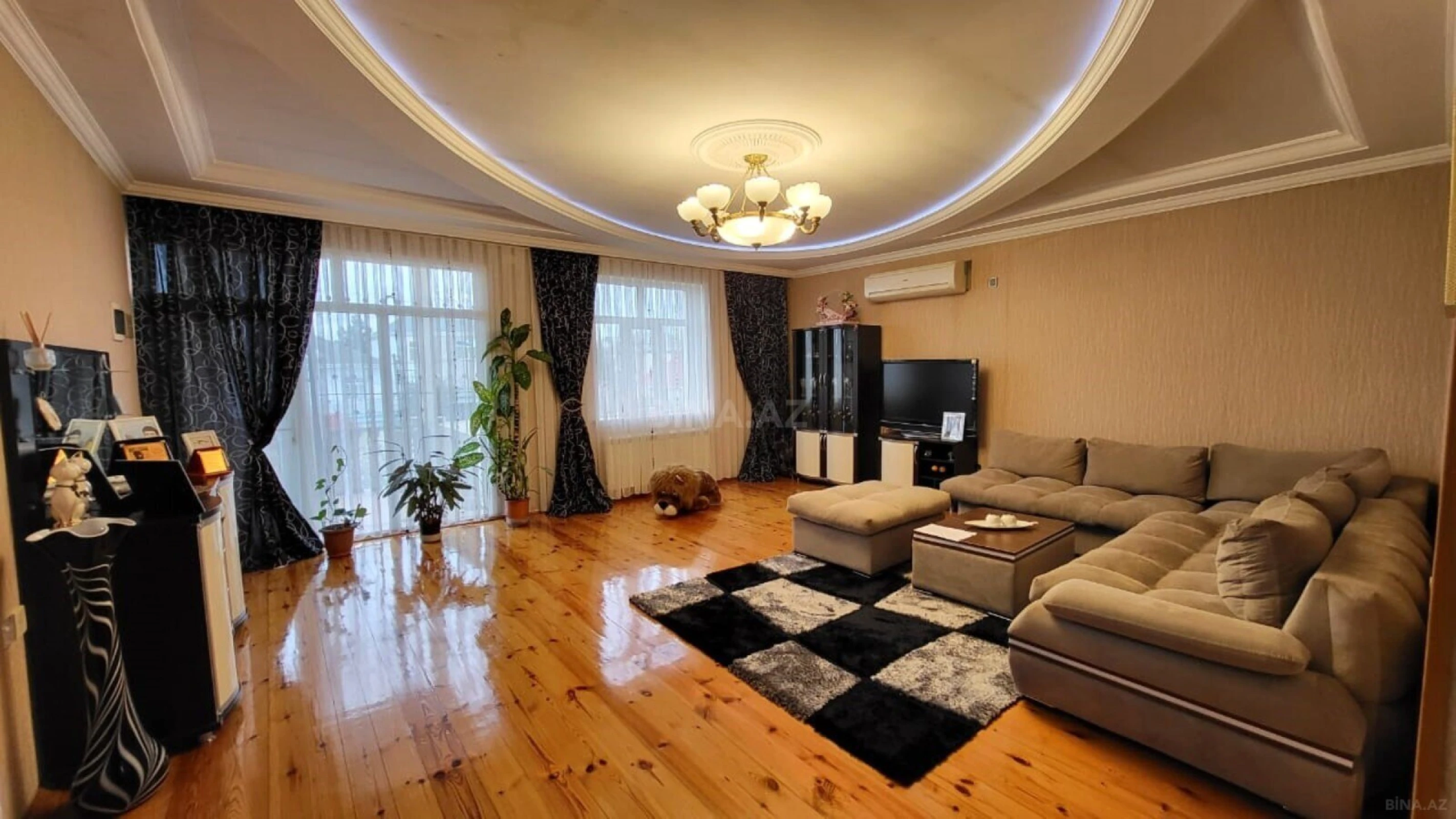 Satılır 7 otaqlı həyət evi 220 m²