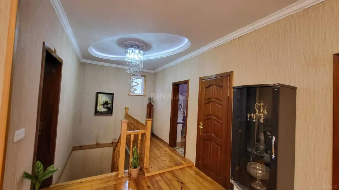 Satılır 7 otaqlı həyət evi 220 m²