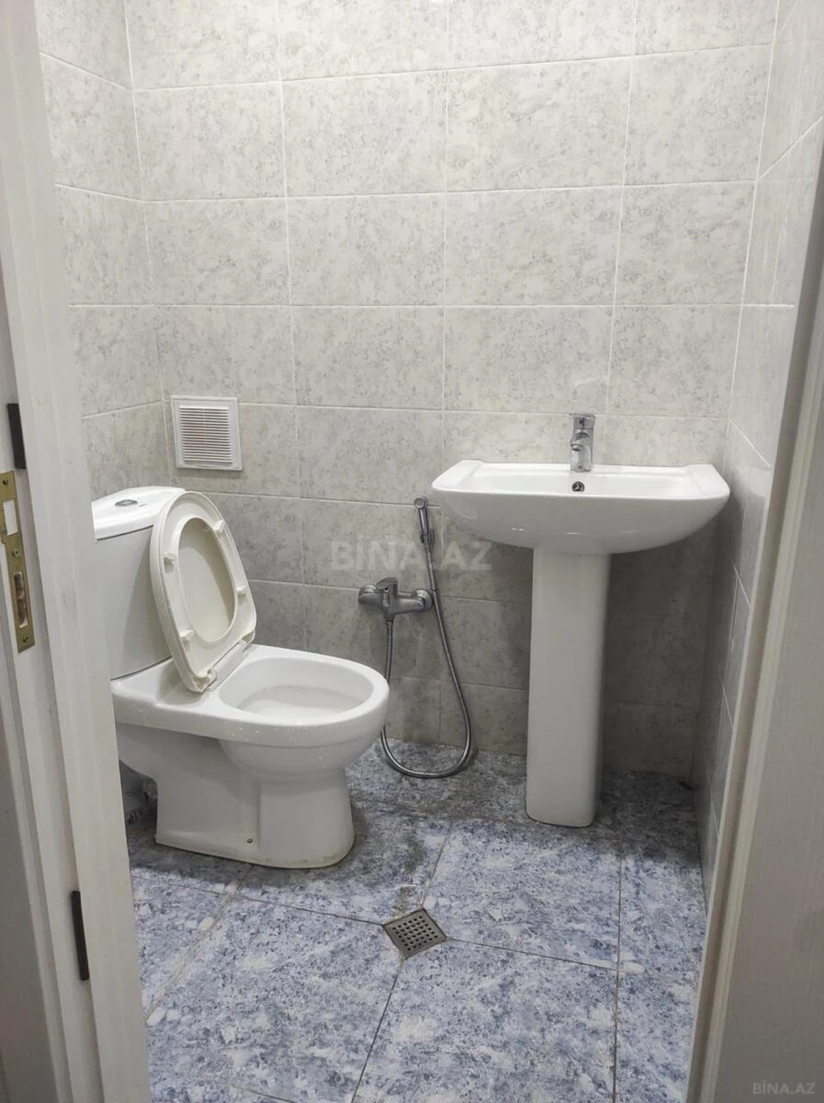 Satılır 3 otaqlı mənzil 93 m²