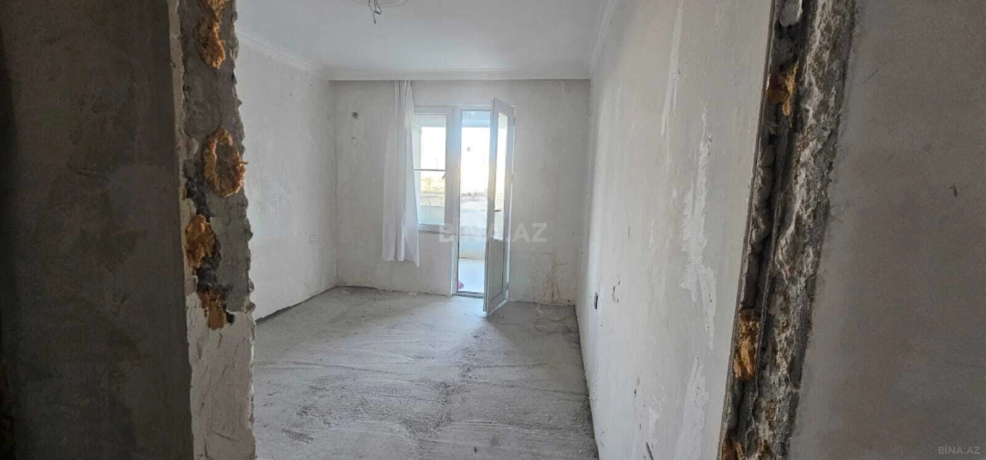 Satılır 5 otaqlı mənzil 122 m²