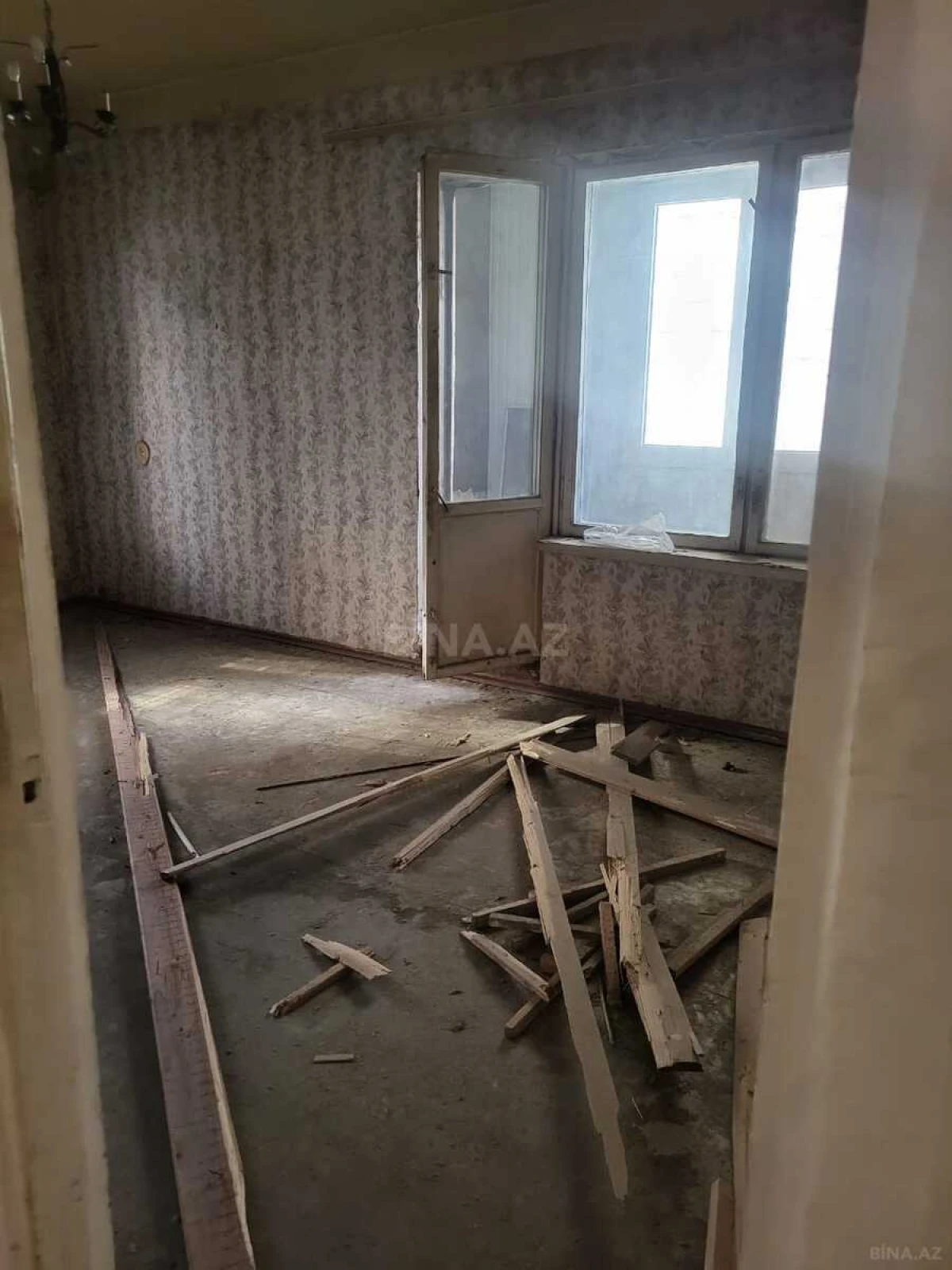 Satılır 4 otaqlı mənzil 105 m²