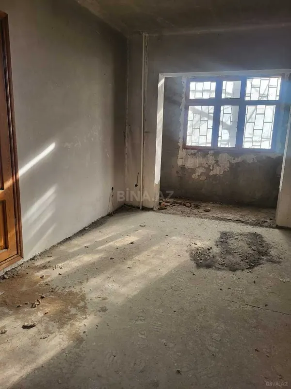 Satılır 4 otaqlı mənzil 105 m²