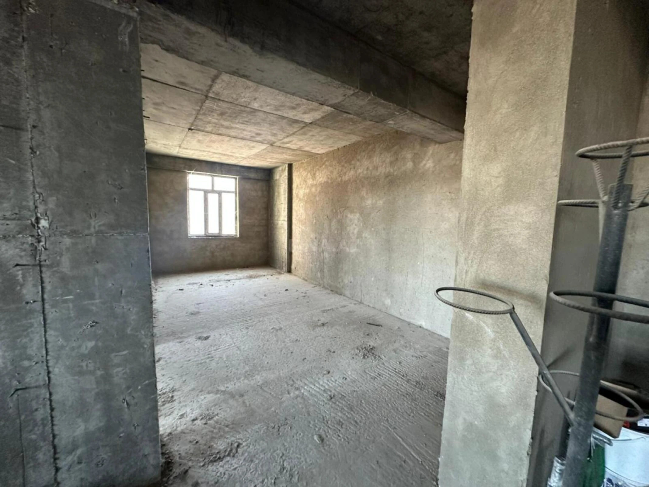 Satılır 4 otaqlı mənzil 147 m²