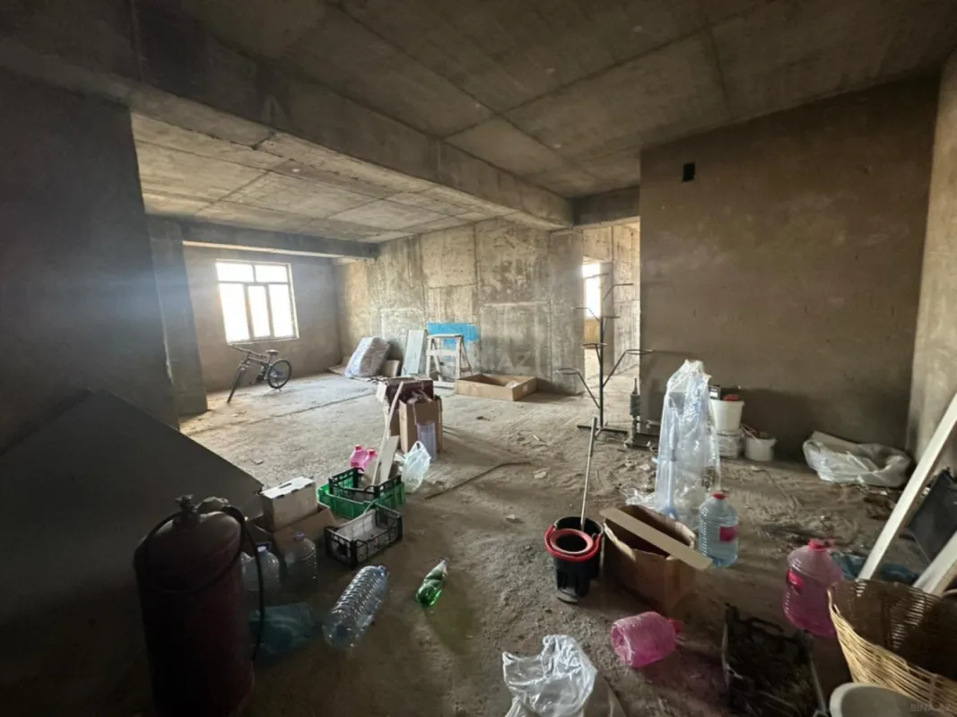 Satılır 4 otaqlı mənzil 147 m²