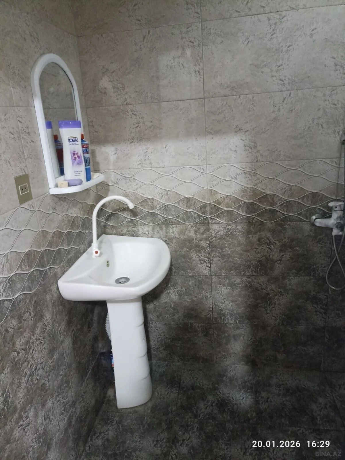 Kirayə verilir 1 otaqlı həyət evi 80 m²