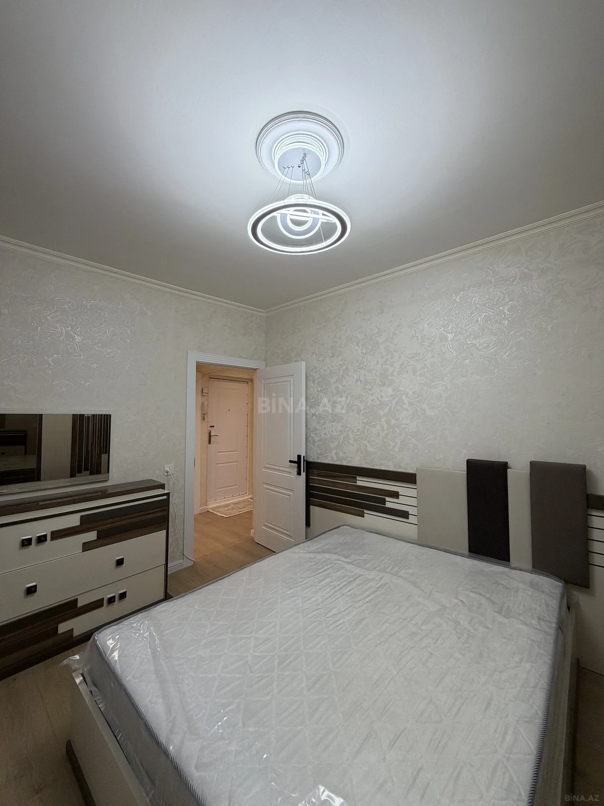 Satılır 2 otaqlı mənzil 65 m²