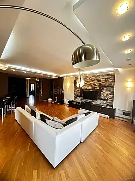 Satılır 5 otaqlı mənzil 245 m²