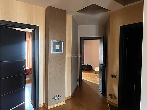 Satılır 5 otaqlı mənzil 245 m²