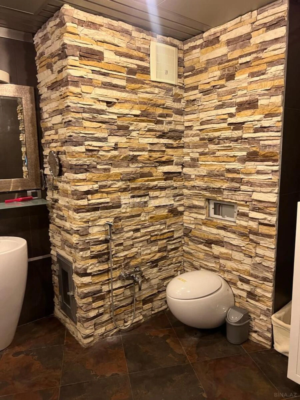 Satılır 5 otaqlı mənzil 245 m²