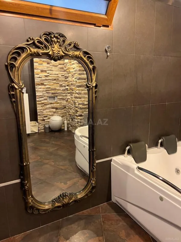 Satılır 5 otaqlı mənzil 245 m²