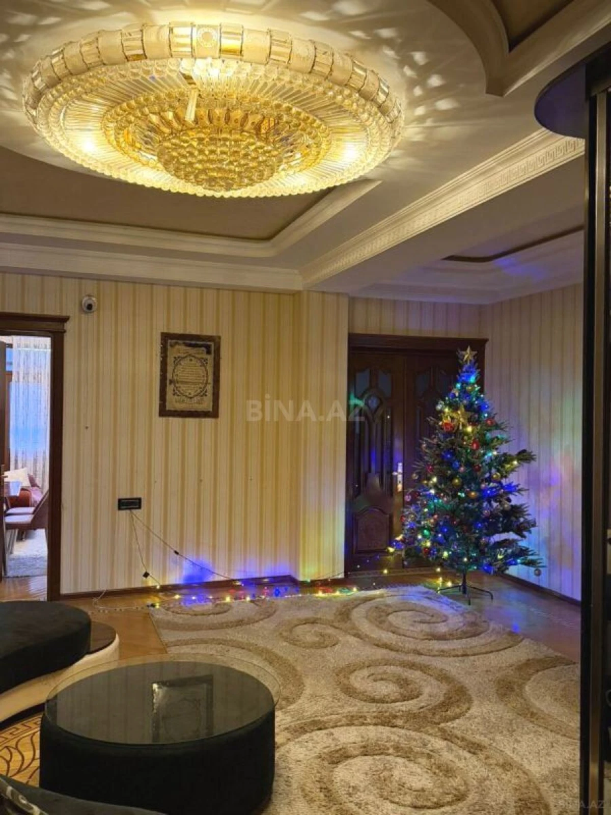 Satılır 4 otaqlı mənzil 174 m²