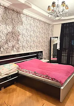 Satılır 4 otaqlı mənzil 174 m²