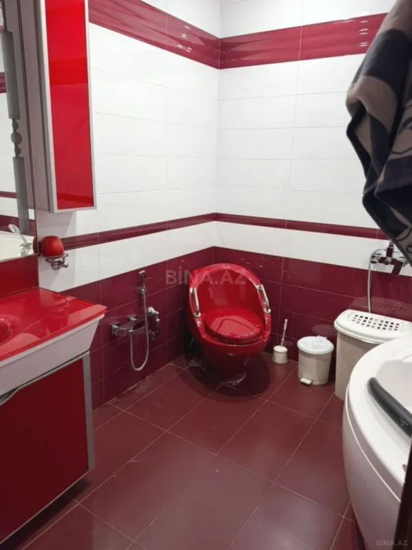 Satılır 4 otaqlı mənzil 174 m²