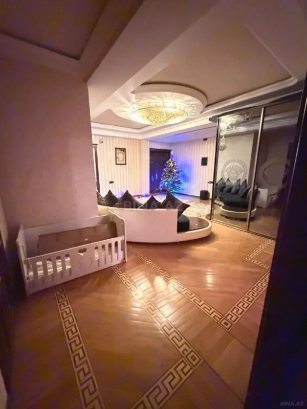 Satılır 4 otaqlı mənzil 174 m²