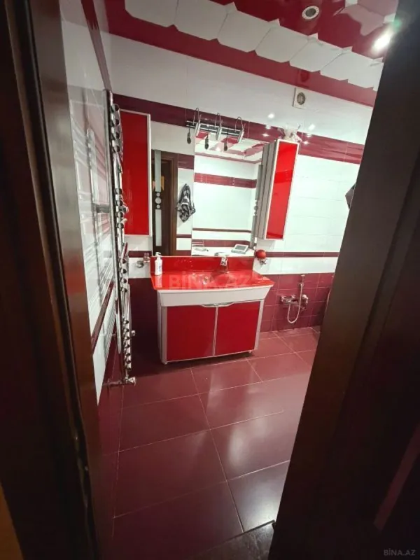 Satılır 4 otaqlı mənzil 174 m²