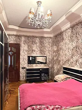 Satılır 4 otaqlı mənzil 174 m²