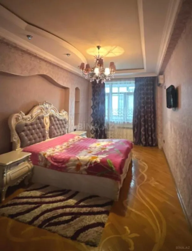 Satılır 4 otaqlı mənzil 174 m²