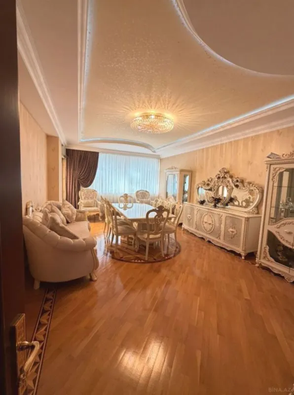 Satılır 4 otaqlı mənzil 174 m²