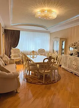 Satılır 4 otaqlı mənzil 174 m²