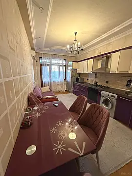 Satılır 4 otaqlı mənzil 174 m²