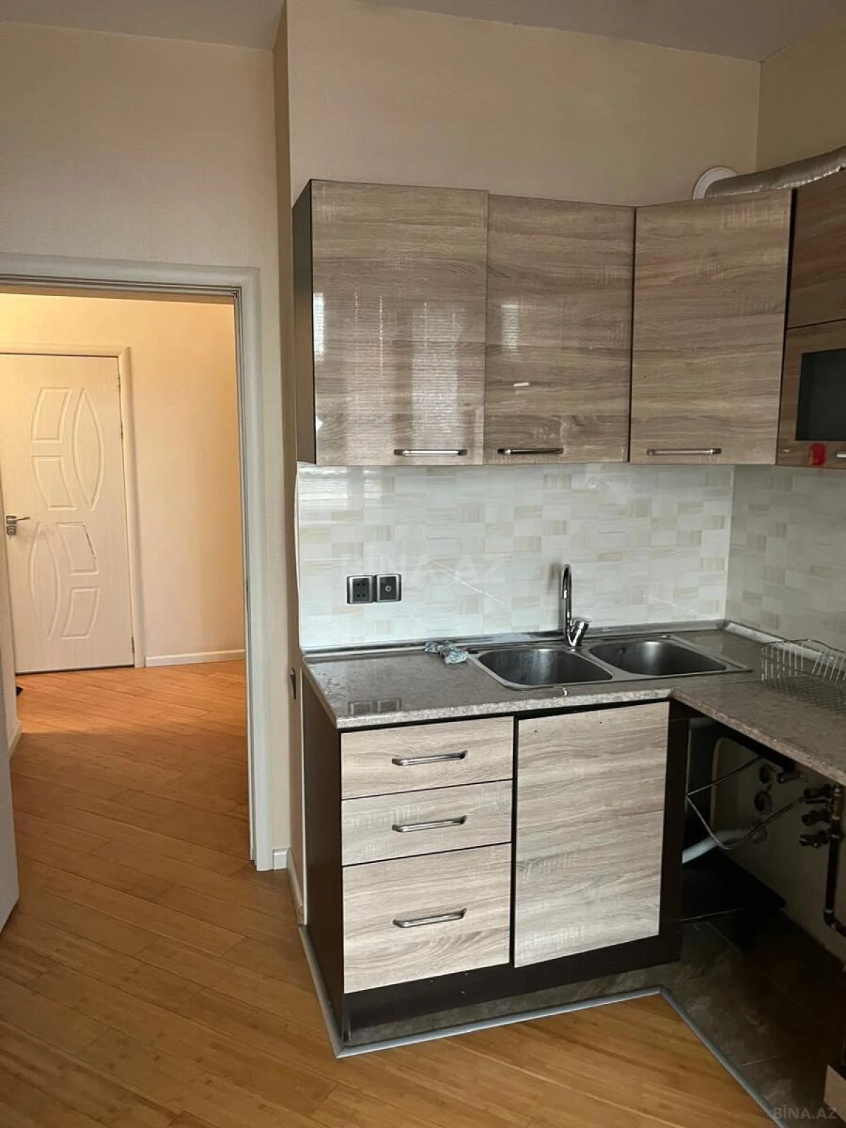Satılır 3 otaqlı mənzil 126 m²