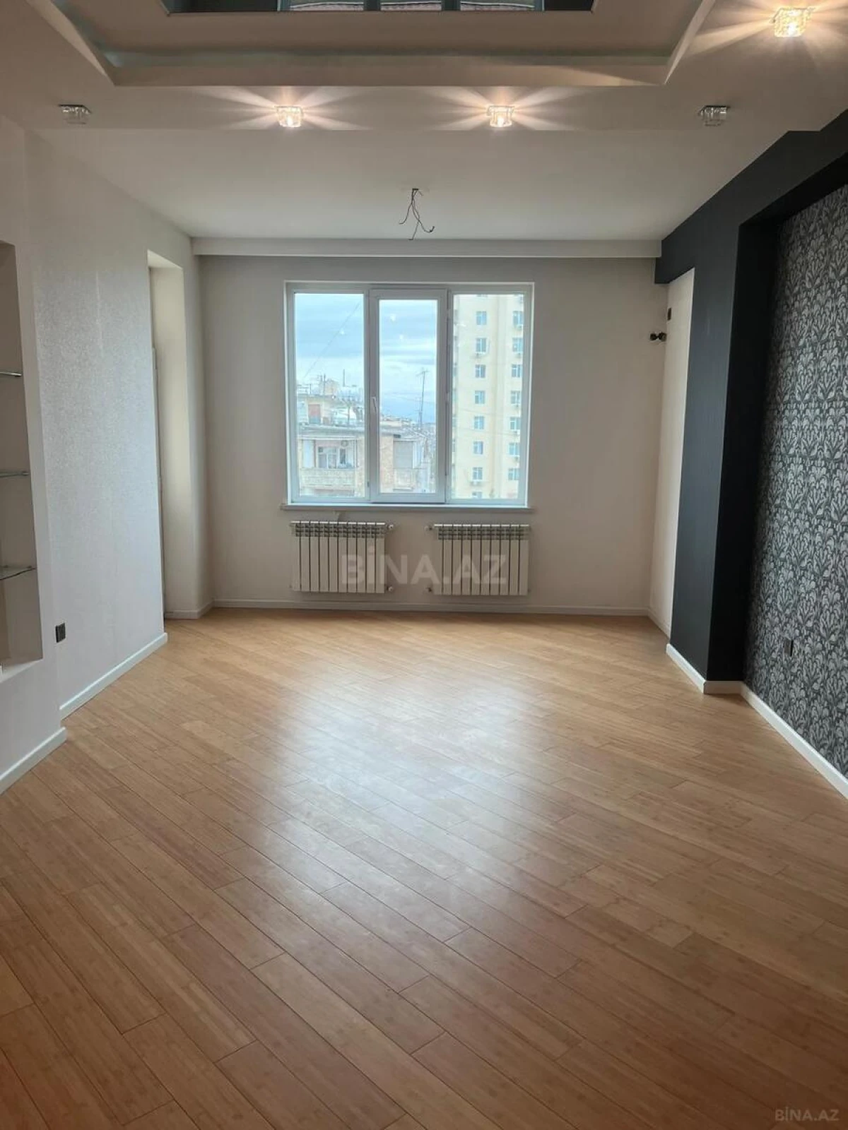 Satılır 3 otaqlı mənzil 126 m²