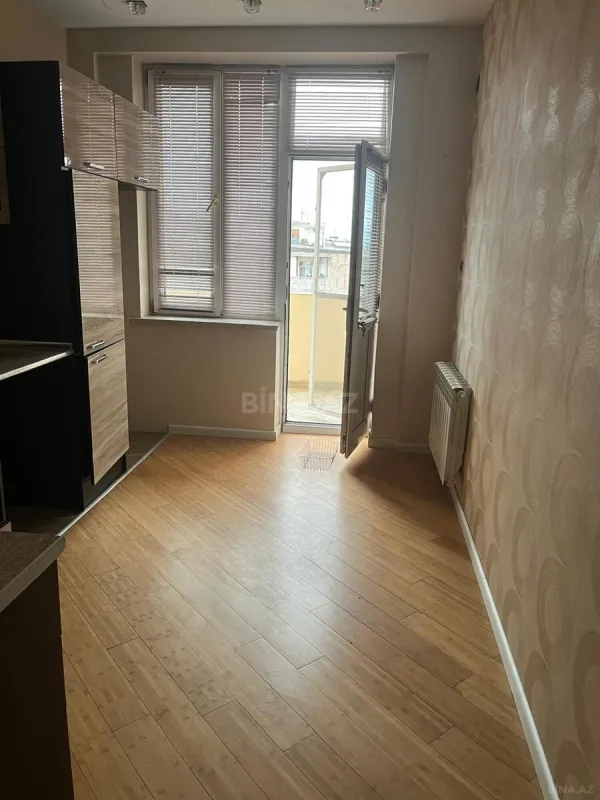 Satılır 3 otaqlı mənzil 126 m²