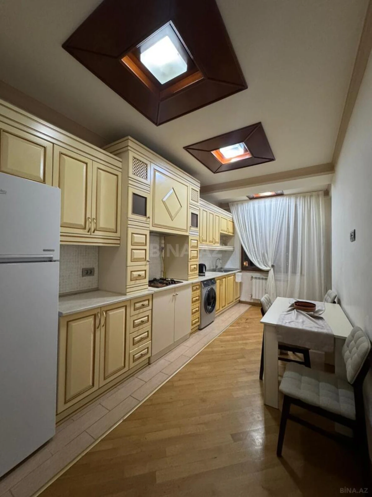 Kirayə verilir 3 otaqlı mənzil 118 m²