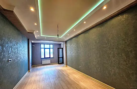 Satılır 4 otaqlı mənzil 230 m²