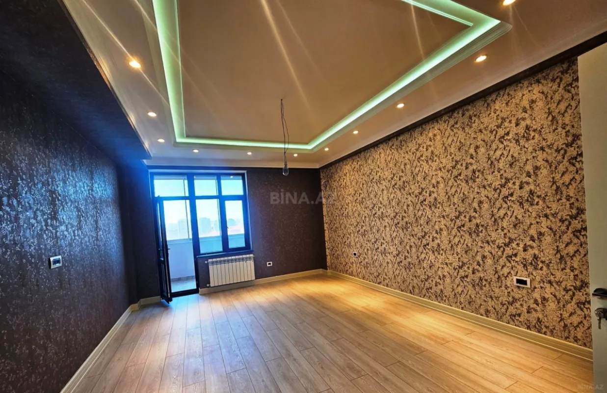 Satılır 4 otaqlı mənzil 230 m²
